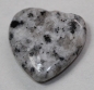 Preview: 1 Herz Naturstein Feldspat ca. 20 mm x 20 mm x 6 mm