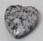 Preview: 1 Herz Naturstein Feldspat ca. 20 mm x 20 mm x 6 mm