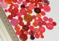 Preview: ca. 50 g Knöpfe aus Kunststoff pink-rot Mix verschiedene Größen und Formen