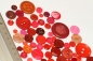 Preview: ca. 50 g Knöpfe aus Kunststoff pink-rot Mix verschiedene Größen und Formen