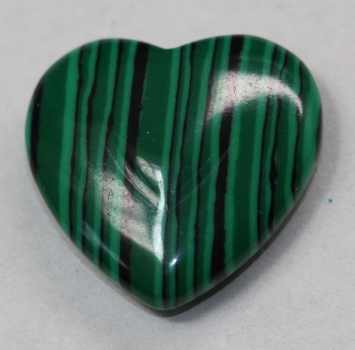 1 Herz Naturstein Malachit ca. 20 mm x 20 mm x 6 mm