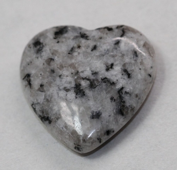 1 Herz Naturstein Feldspat ca. 20 mm x 20 mm x 6 mm