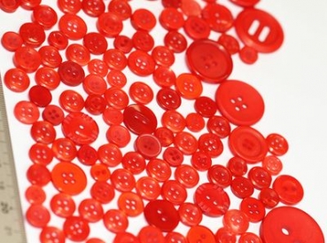 ca. 50 g Knöpfe aus Kunststoff rot Mix verschiedene Größen und Formen