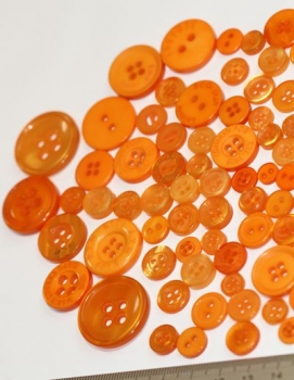 ca. 50 g Knöpfe aus Kunststoff orange Mix verschiedene Größen und Formen