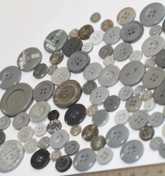 ca. 50 g Knöpfe aus Kunststoff grau Mix verschiedene Größen und Formen