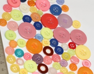 ca. 50 g Knöpfe aus Kunststoff bunt Mix verschiedene Größen und Formen