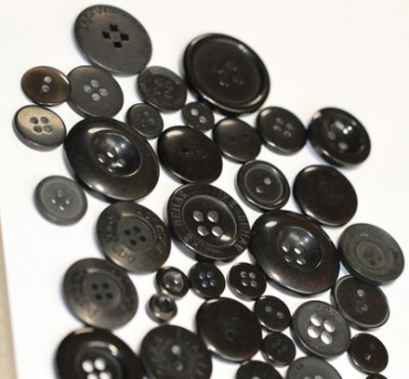 ca. 50 g Knöpfe aus Kunststoff schwarz-dunkelblau Mix verschiedene Größen und Formen