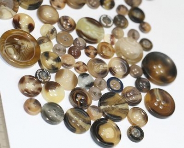 ca. 50 g Knöpfe aus Kunststoff beige-braun-meliert Mix verschiedene Größen und Formen
