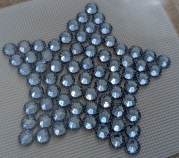 Preview: Swarovski-Bügelapplikation Stern gefüllt hellblau