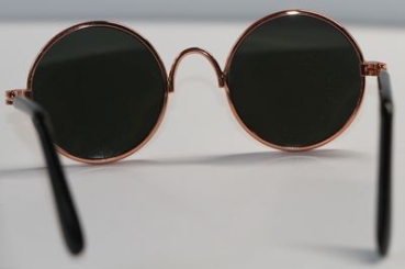 Brille Sonnenbrille 8 cm kupfer dunkle Gläser gelb-grün verspiegelt für Teddies oder Puppen Accessoire Requisite