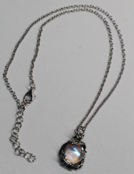 Kette mit Anhänger silbern mit schimmerndem Stein