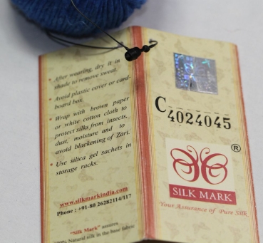 reine Maulbeerseide Seta Lucida  Garn blau 100 g ca. 270 m