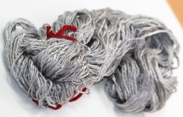 reine Maulbeerseide Garn silber 100 g handgesponnen