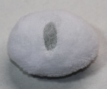1 Mund weiß mit schwarzer Stickerei zum Annähen ca. 3,5 cm x 2,8 cm aus Stoff