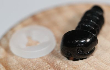 Preview: Sicherheitsnase 8 mm x 6 mm Hund hart schwarz glänzend mit Sicherheitsscheibe 2