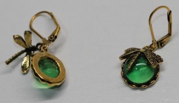 Ohrhänger goldfarben mit grünem Stein mit Libelle