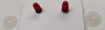 Preview: Sicherheitsaugen blau metallic rote Pupille schielend mit Wimpern trapezoid 14 mm 2
