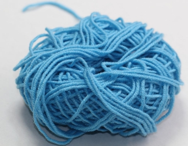 Wolle 14 g hellblau Rest