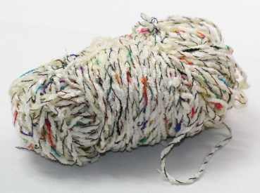 Wolle Karibik Chenille 51 g 95 % Polyacryl 5 % Polyamid Farbe creme Rest
