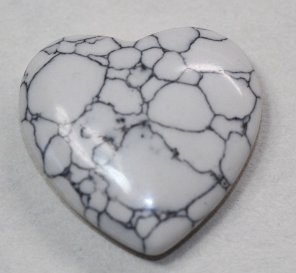1 Herz Naturstein weißer Türkis ca. 20 mm x 20 mm x 6 mm