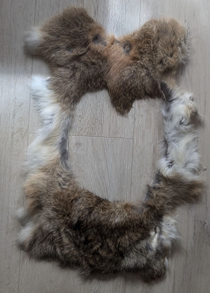 Kaninchenfellreste wie auf den Fotos zu sehen Nr. 13