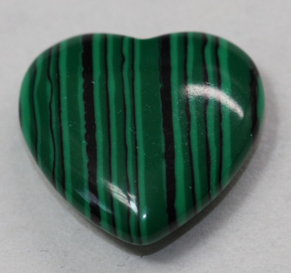 1 Herz Naturstein Malachit ca. 20 mm x 20 mm x 6 mm