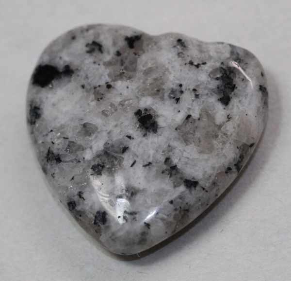 1 Herz Naturstein Feldspat ca. 20 mm x 20 mm x 6 mm