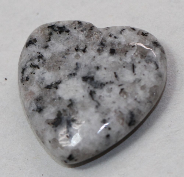 1 Herz Naturstein Feldspat ca. 20 mm x 20 mm x 6 mm