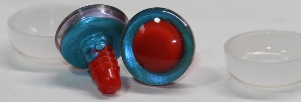 1 Paar Sicherheitsaugen trapezoid grün blau Prisma Color 18 mm rote Pupille