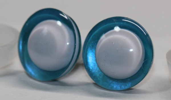1 Paar Sicherheitsaugen trapezoid grün blau Prisma Color 18 mm weiße Pupille