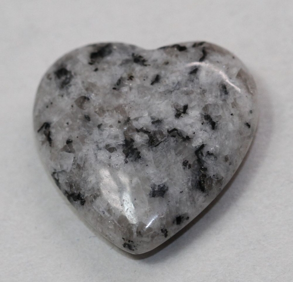 1 Herz Naturstein Feldspat ca. 20 mm x 20 mm x 6 mm