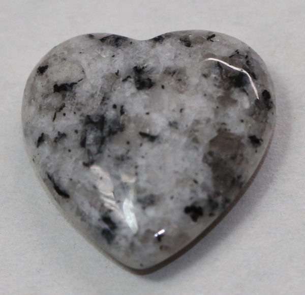 1 Herz Naturstein Feldspat ca. 20 mm x 20 mm x 6 mm
