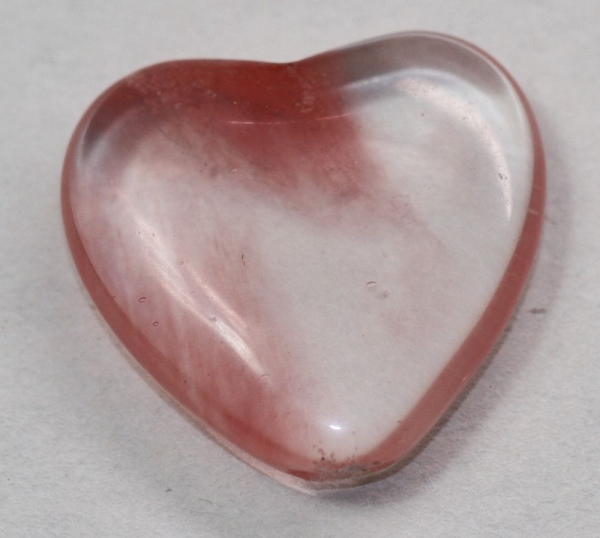1 Herz Naturstein Erdbeerquarz ca. 20 mm x 20 mm x 6 mm