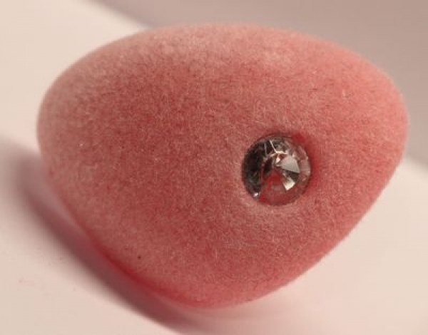 Sicherheitsnase dreieckig beflockt Rosa 30 mm mit Glitzerstein und Sicherheitsscheibe