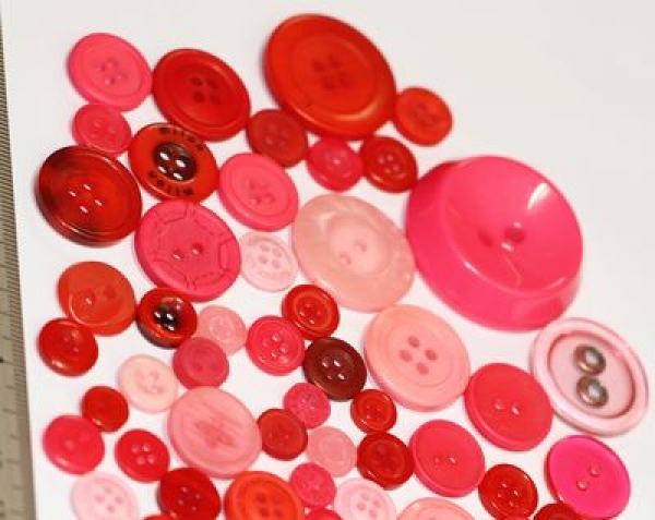 ca. 50 g Knöpfe aus Kunststoff pink-rosa Mix verschiedene Größen und Formen