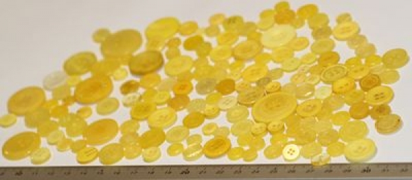 ca. 50 g Knöpfe aus Kunststoff gelb Mix verschiedene Größen und Formen