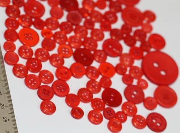 ca. 50 g Knöpfe aus Kunststoff rot Mix verschiedene Größen und Formen