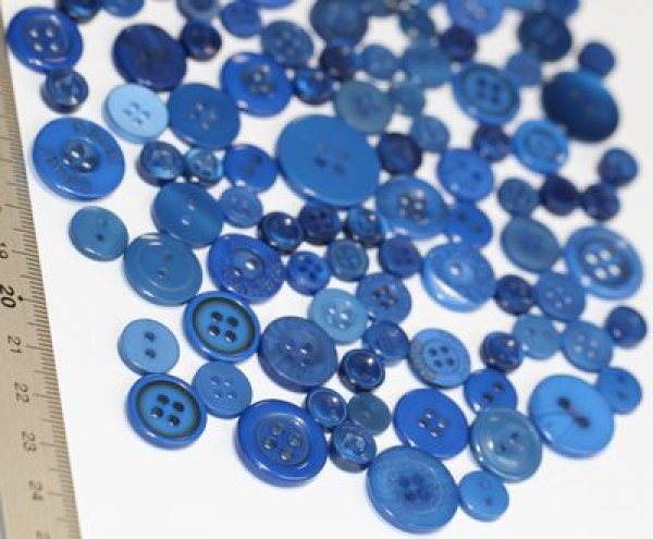 ca. 50 g Knöpfe aus Kunststoff dunkelblau Mix verschiedene Größen und Formen