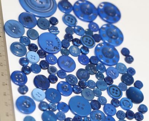 ca. 50 g Knöpfe aus Kunststoff dunkelblau Mix verschiedene Größen und Formen