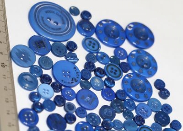ca. 50 g Knöpfe aus Kunststoff dunkelblau Mix verschiedene Größen und Formen