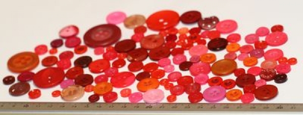 ca. 50 g Knöpfe aus Kunststoff pink-rot Mix verschiedene Größen und Formen