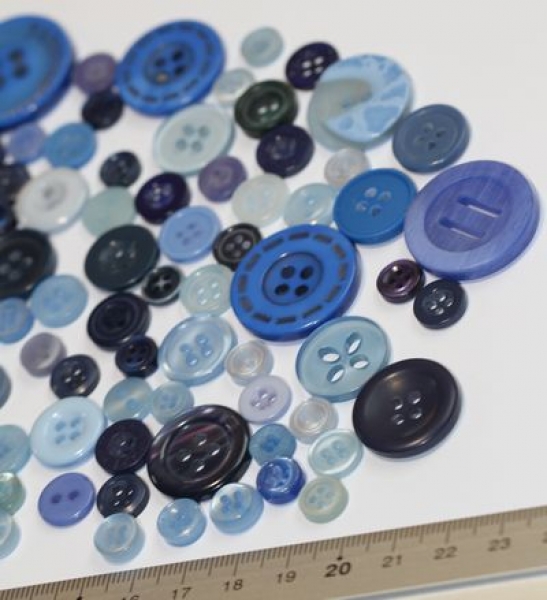 ca. 50 g Knöpfe aus Kunststoff Blautöne Mix verschiedene Größen und Formen