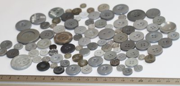 ca. 50 g Knöpfe aus Kunststoff grau Mix verschiedene Größen und Formen