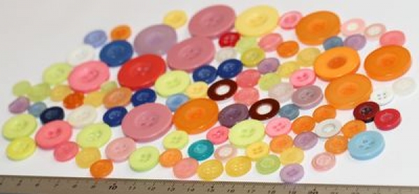 ca. 50 g Knöpfe aus Kunststoff bunt Mix verschiedene Größen und Formen