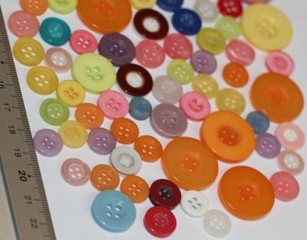 ca. 50 g Knöpfe aus Kunststoff bunt Mix verschiedene Größen und Formen