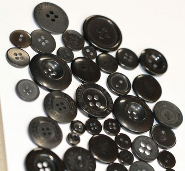 ca. 50 g Knöpfe aus Kunststoff schwarz-dunkelblau Mix verschiedene Größen und Formen