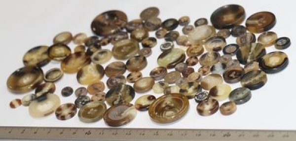 ca. 50 g Knöpfe aus Kunststoff beige-braun-meliert Mix verschiedene Größen und Formen
