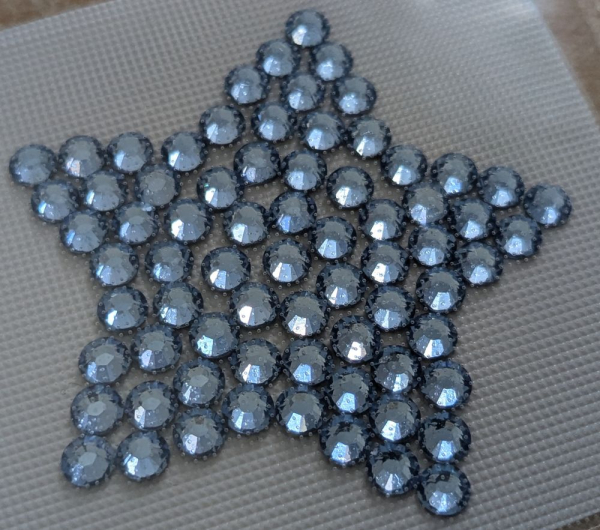 Swarovski-Bügelapplikation Stern gefüllt hellblau