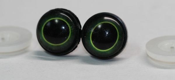 1 Paar 17 mm Sicherheitsaugen Kunststoff mit Glas grün dunkel ovale Pupille