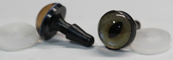 1 Paar Sicherheitsaugen 12 mm mittlere geschlitzte Pupillen beige schimmernd verschiedenfarbige Iris